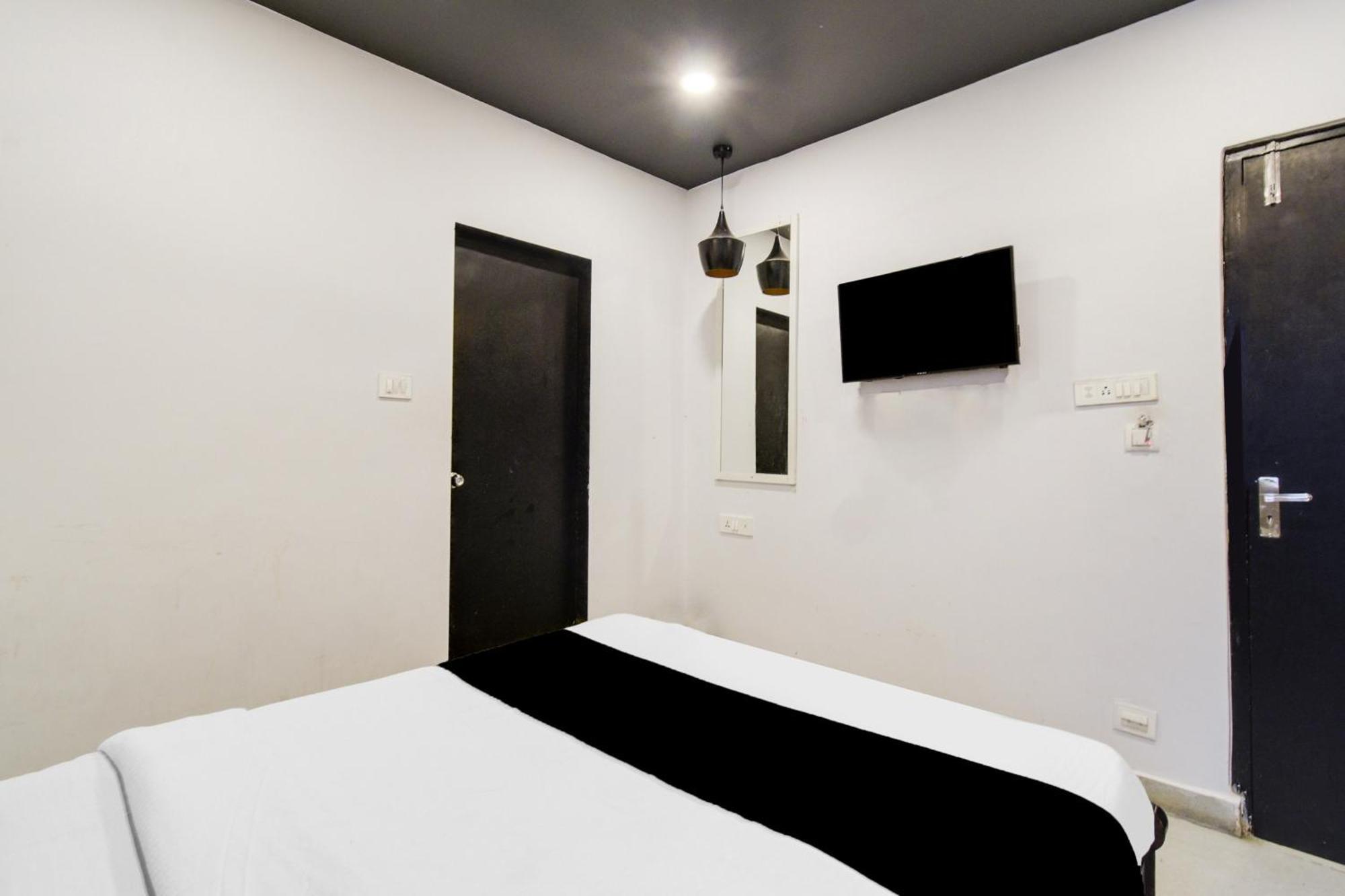 Super Townhouse Alwal Road Hotel Trimulgherry Kültér fotó